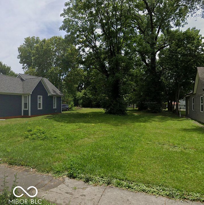2nd image of 933 W Roache St