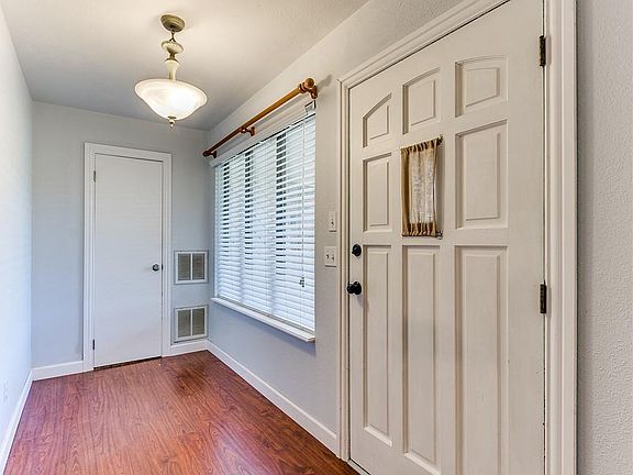 4th image of 1209 Bluff Creek Dr