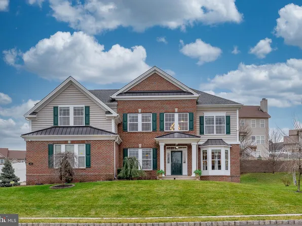 12 Beechwood Blvd, Trevose, PA 19053