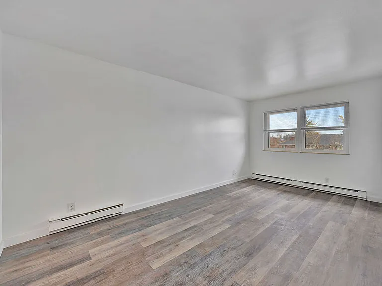 Apply At

Under Rentals

1 & 2 Bedroom Apartments Available

Water and Trash Paid!
Tags