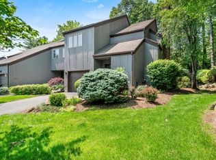 14 S Bayard Ln, Mahwah, NJ 07430