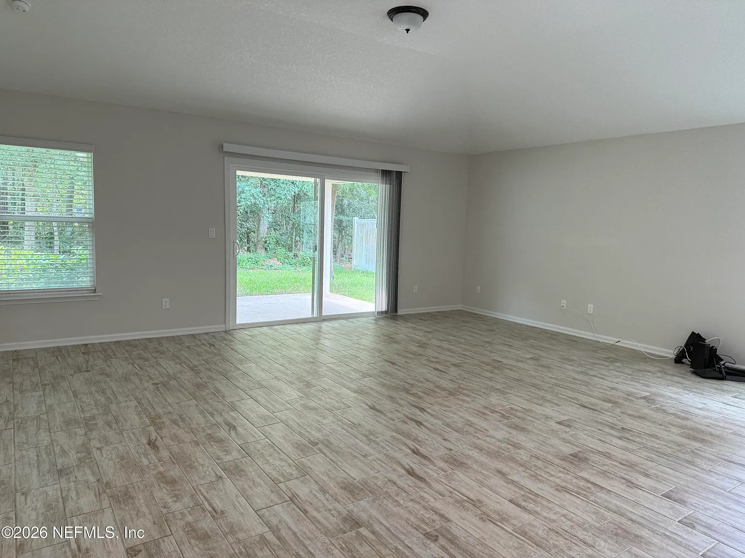 3 bed, 2.0 bath, 1732 sqft, $2,400 — Photo 2