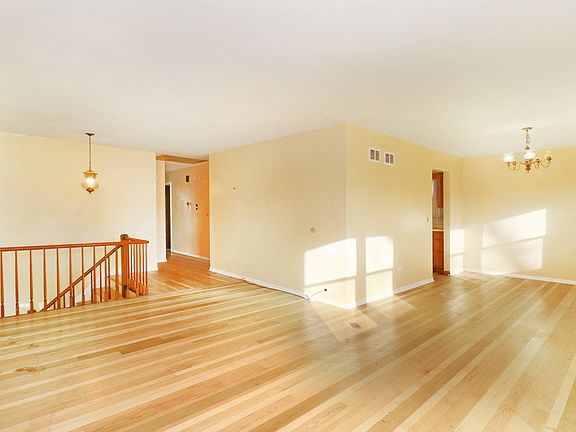 2nd image of 4521 Waubansie Ln