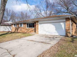 1206 Veerman St, Pekin, IL