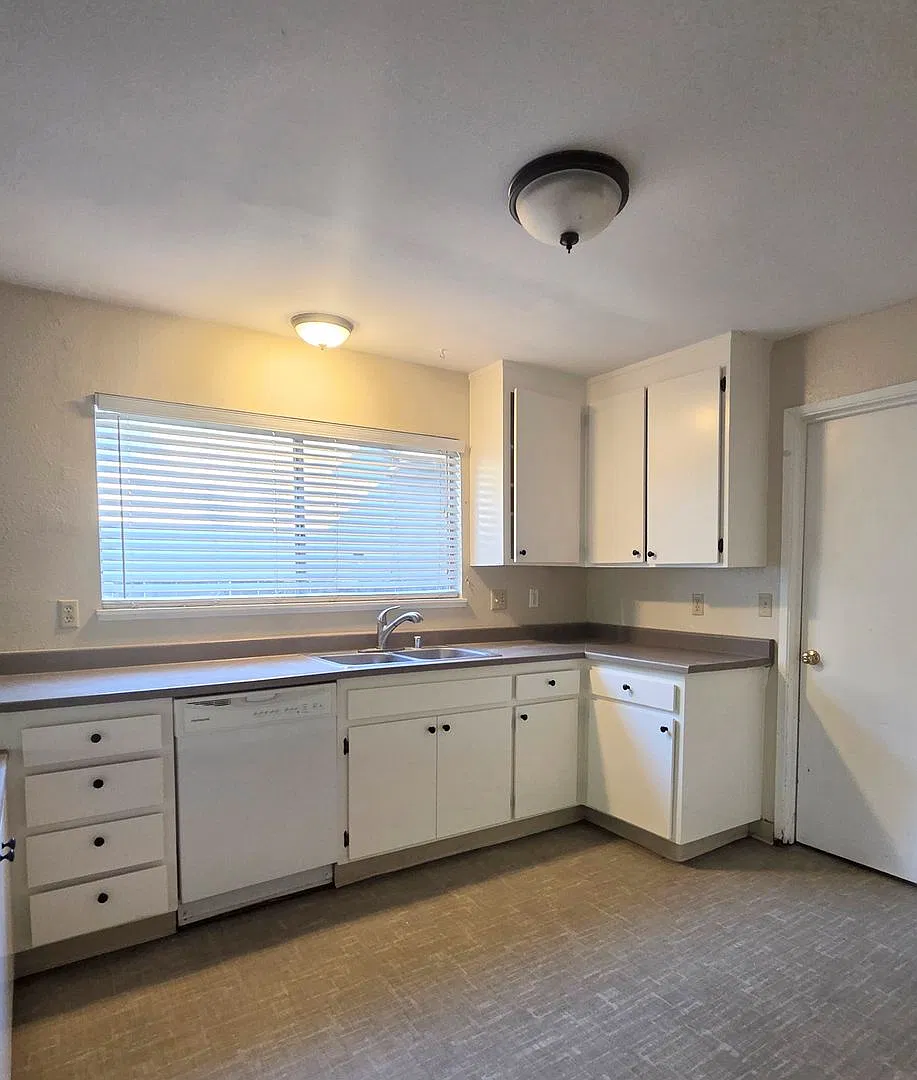 Coming Soon! Beautiful 3-Bedroom 2-Bathroom Home — Photo 3