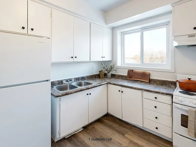 1475 Riverside Dr W #106 — Photo 2