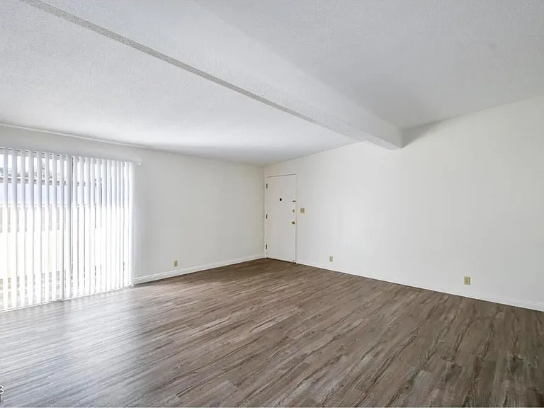 2707 Montrose Ave #10 — Photo 4