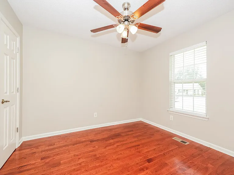 1915 Steaford Ct — Photo 12