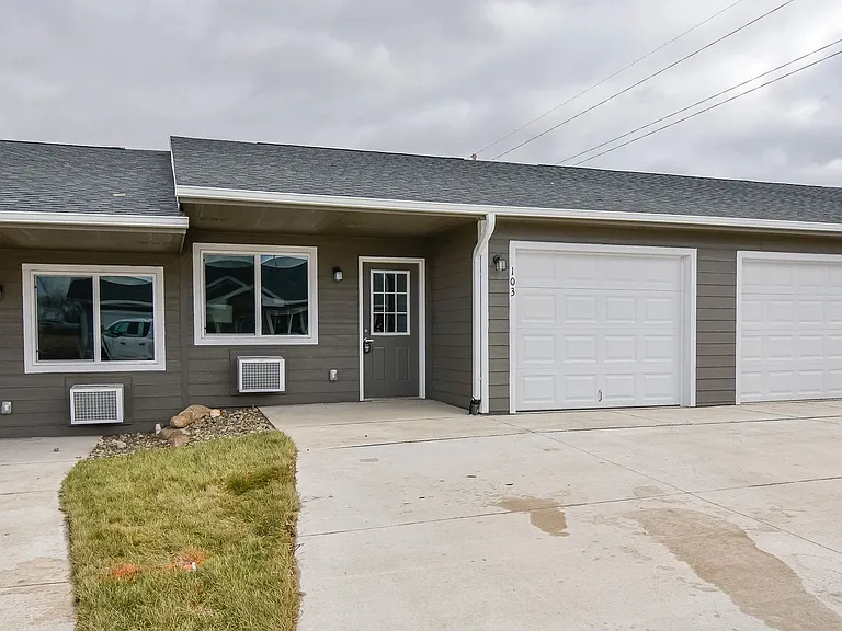 2218 Newton Rd — Photo 29