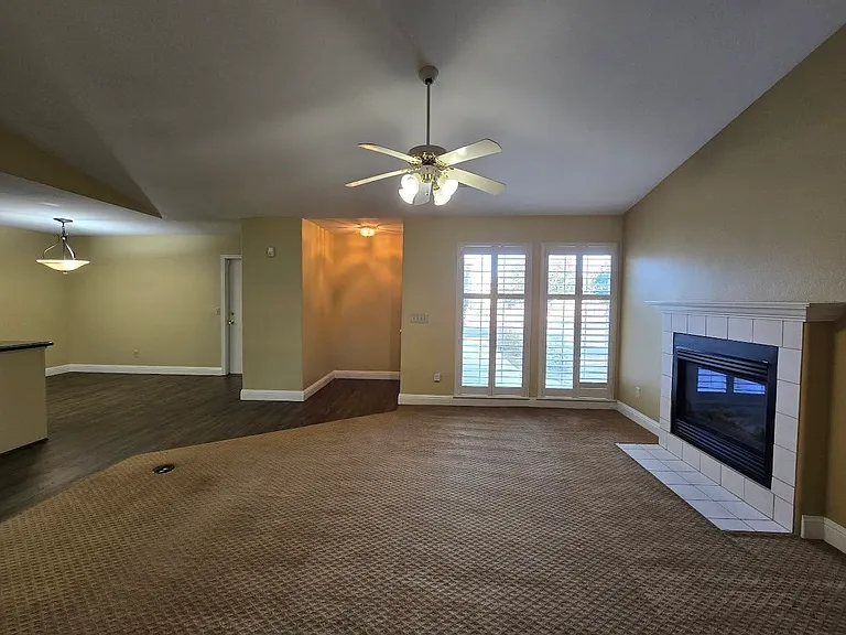 8836 N Del Mar Ave — Photo 10