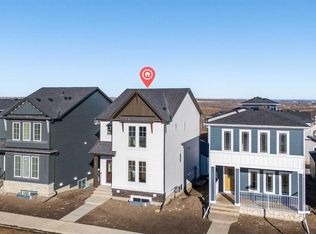 14 S Versant Path SW, Calgary, AB T2Y0Z5
