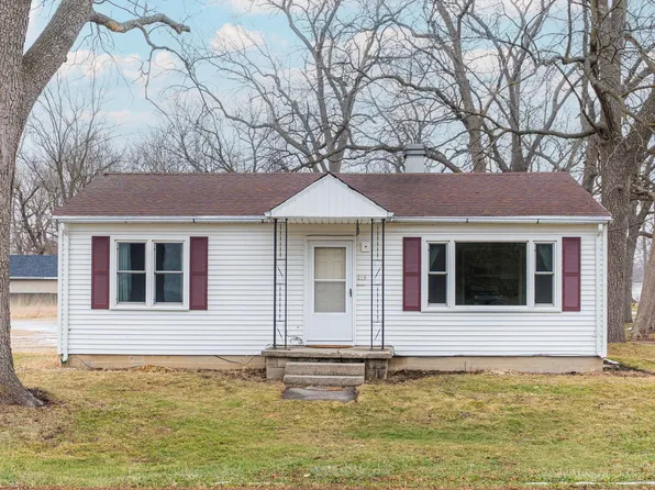 210 S Malta Rd, Malta, IL 60150