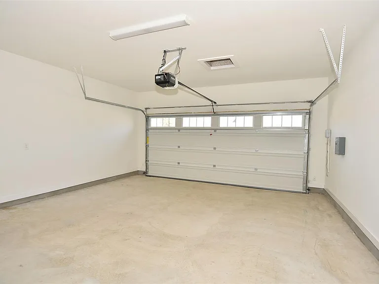 1804 Homestead Farms Dr — Photo 9