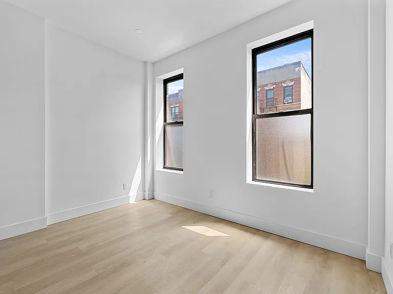 245 S 3rd St #4R — Photo 6