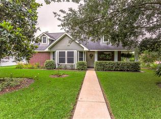 319 Beaumont Dr, Magnolia, TX 77354
