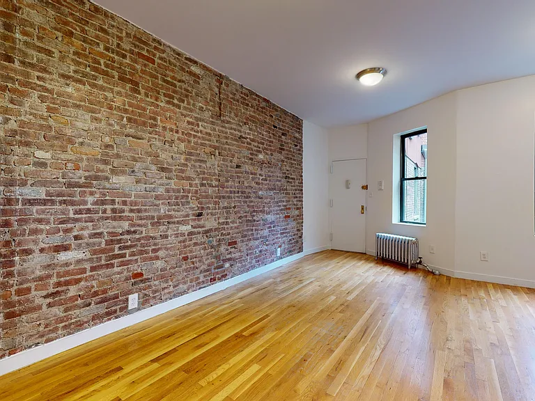 425 E 65th St #21 — Photo 2
