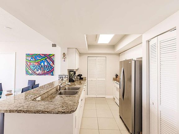 4th image of 19501 W Country Club Dr APT 911