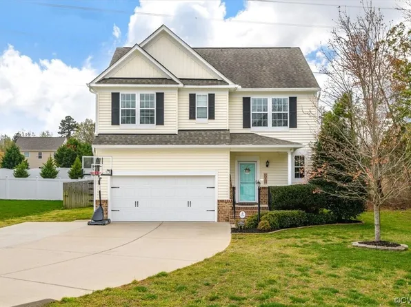 301 Kilt Dr, Chester, VA 23836