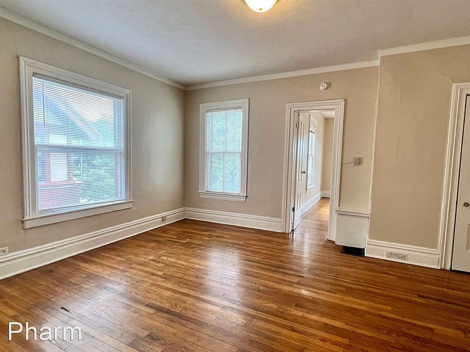 1st image of 225 Lyon St NE #B