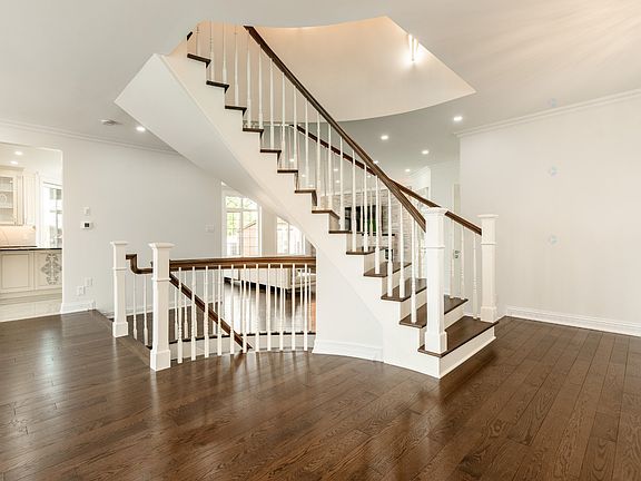 5th image of 2550 Boulevard Mountainview
