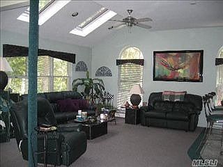 3rd image of 9 Beverly Ct