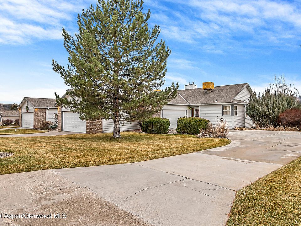 1st image of 12 W Ridge Ct