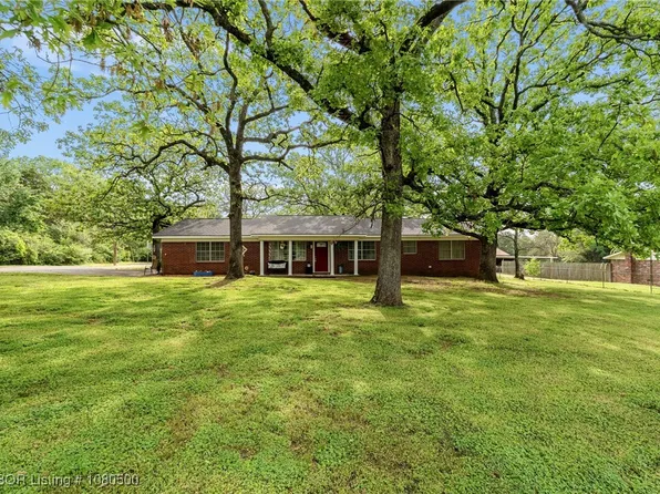 818 N Cedar Ave, Alma, AR 72921
