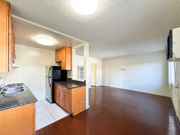 4641 La Mirada Ave #19 — Photo 14