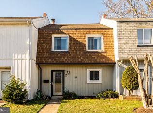 1016 Queens Ct, Herndon, VA 20170