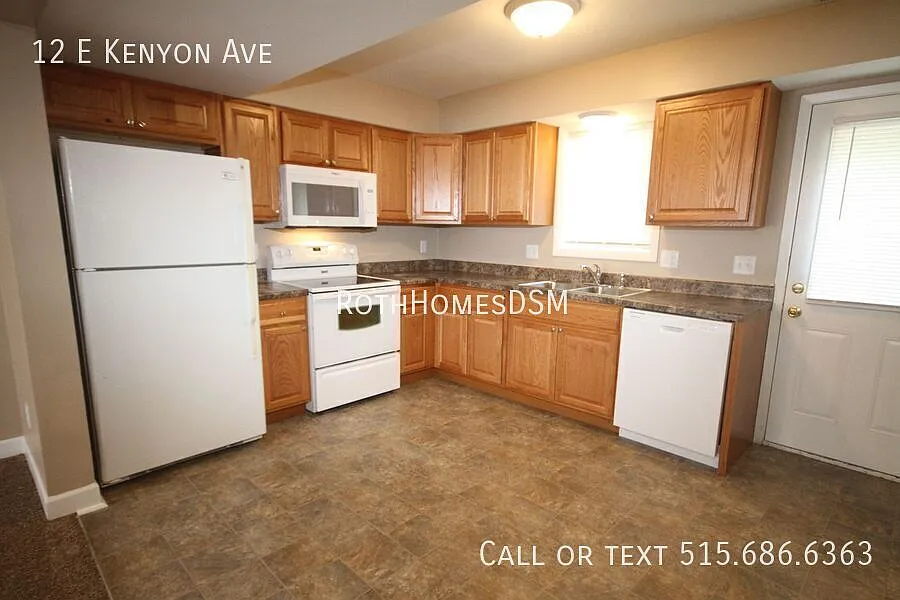 3 Bedroom 1.5 Bath Duplex with lots of room. Much New — Photo 2