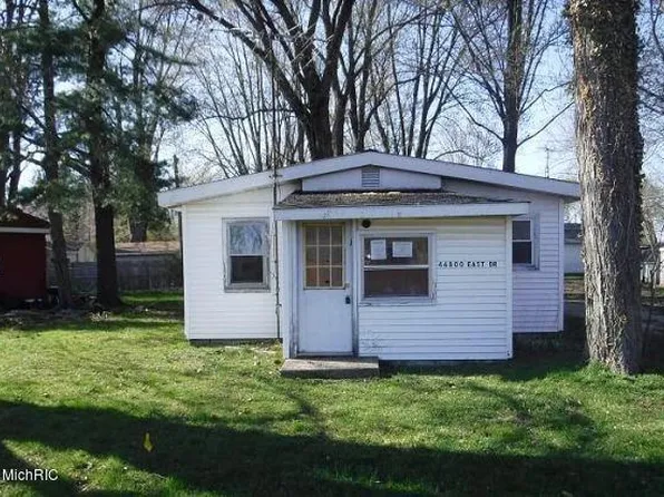 46800 East Dr, Decatur, MI 49045
