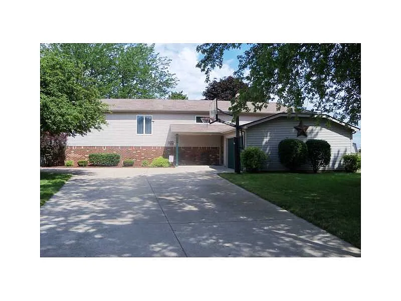 409 Greenacres Dr photo 1