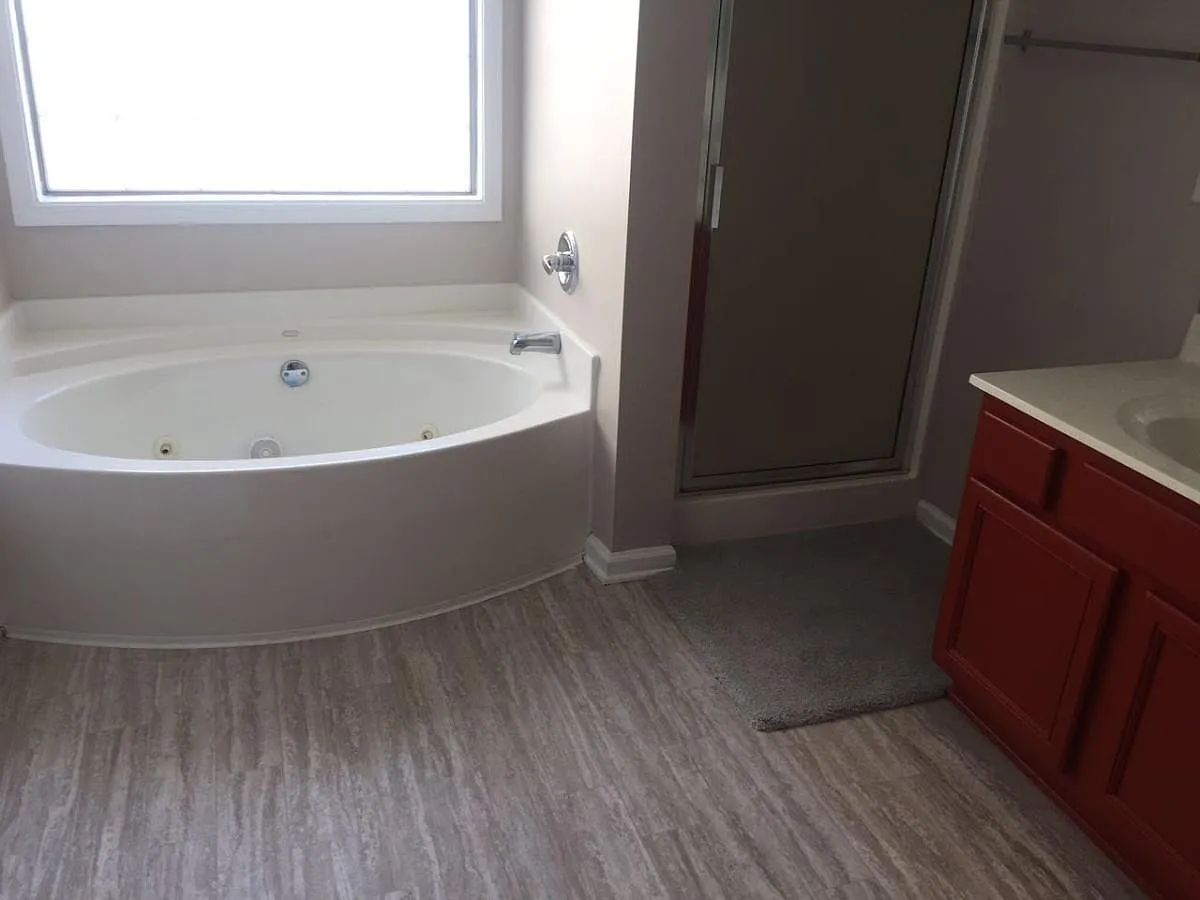 3 bed, 2.5 bath, 1843 sqft, $2,100 — Photo 3