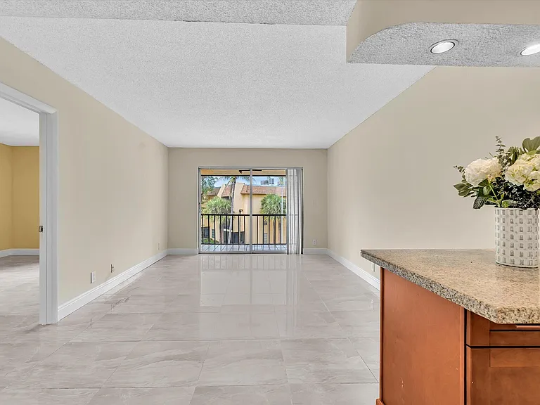 470 NW 20th St #3020 — Photo 10