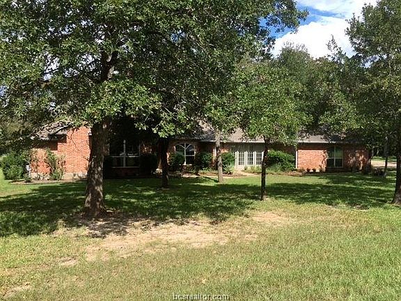 3rd image of 1009 Huntington Dr