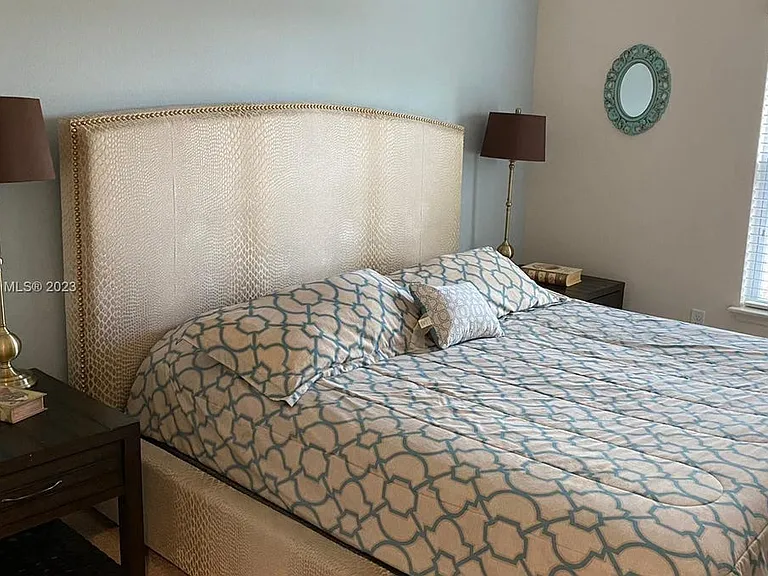8967 Shine Dr — Photo 33
