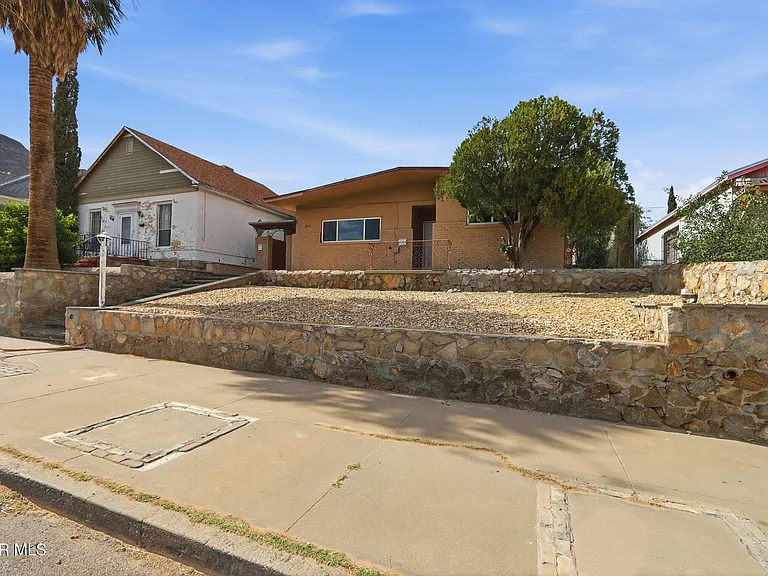 2413 Copper Ave #A — Photo 3