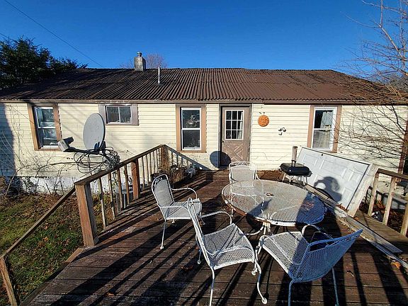 3rd image of 2799 Prospect Ave