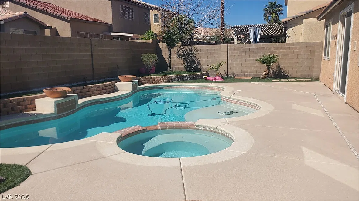 3 bed, 2.0 bath, 1536 sqft, $2,500 — Photo 1
