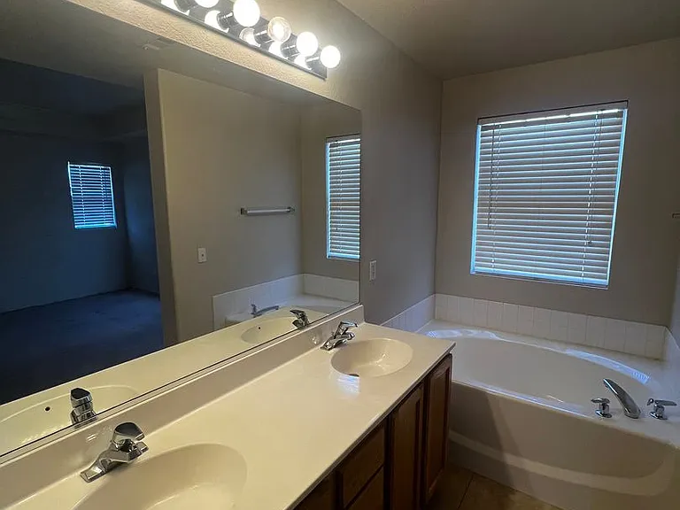 228 Positive Point St — Photo 11