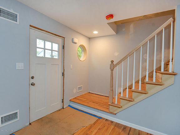 3rd image of 8 Park St