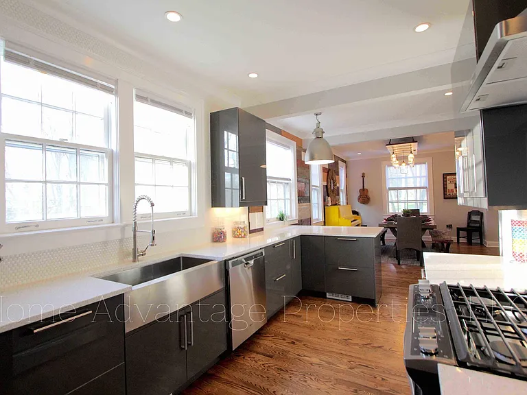 924 Burchwood Ave — Photo 8