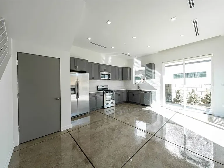 5407 Huntington Dr N #1 — Photo 2