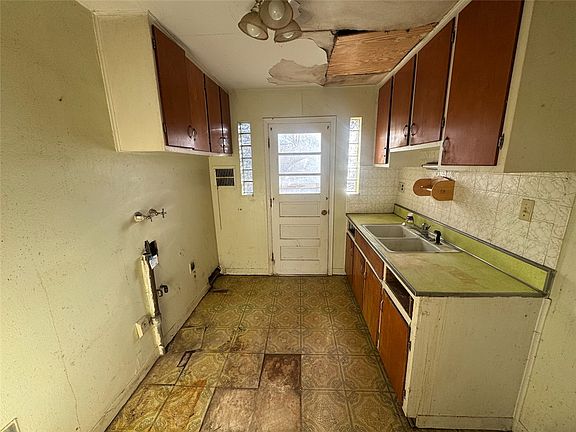 4th image of 1732 Pierce Dr