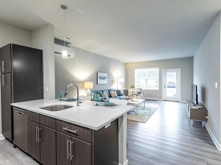 Solara Luxury Apartments — Photo 14