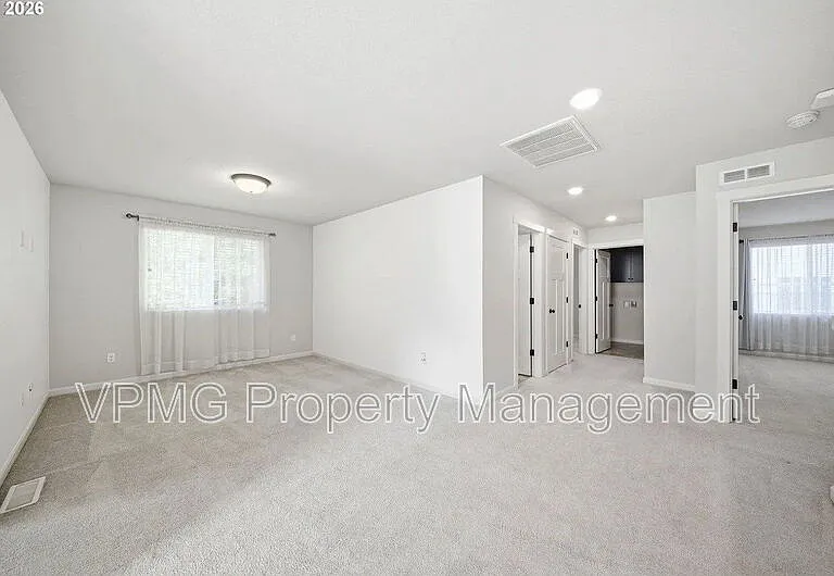4704 NE 109th St — Photo 20