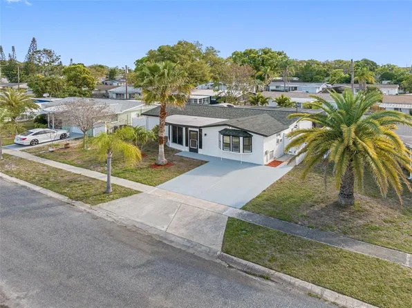 2124 Erin Dr, Holiday, FL 34690