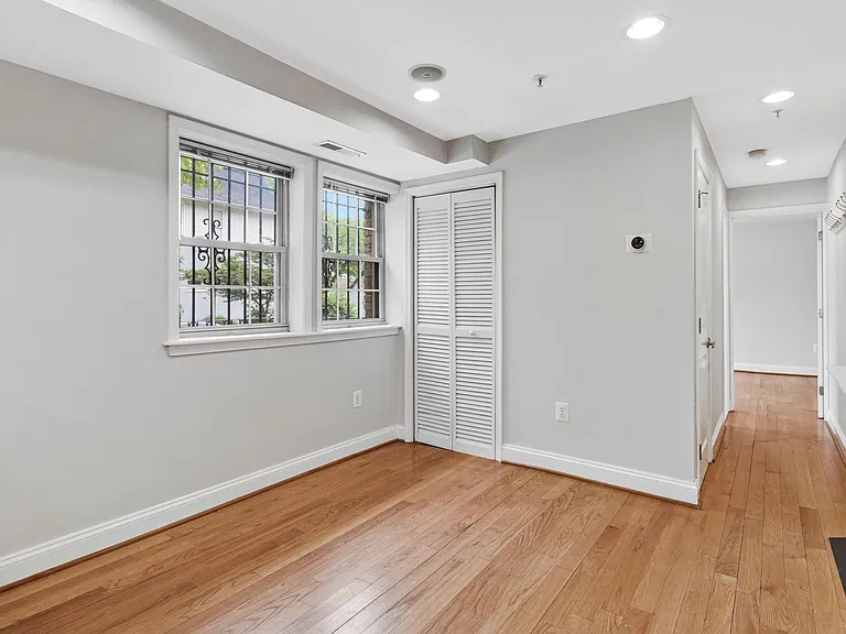 410 15th St NE #2 — Photo 3