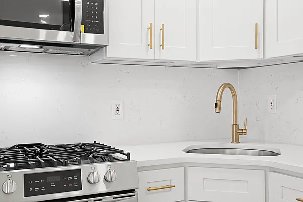 Rented by Blue Egg Realty Corp | media 20