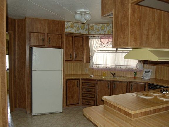 4th image of 413 203rd Street Ct E